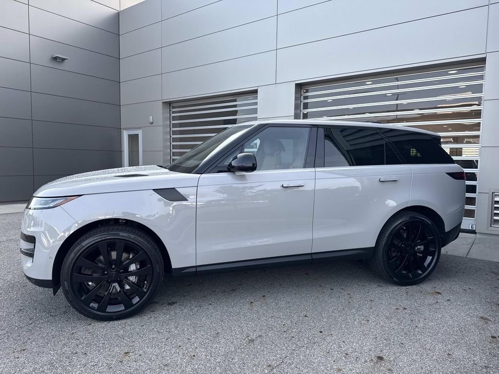 New 2026 Borasco Grey Land Rover SE image 3