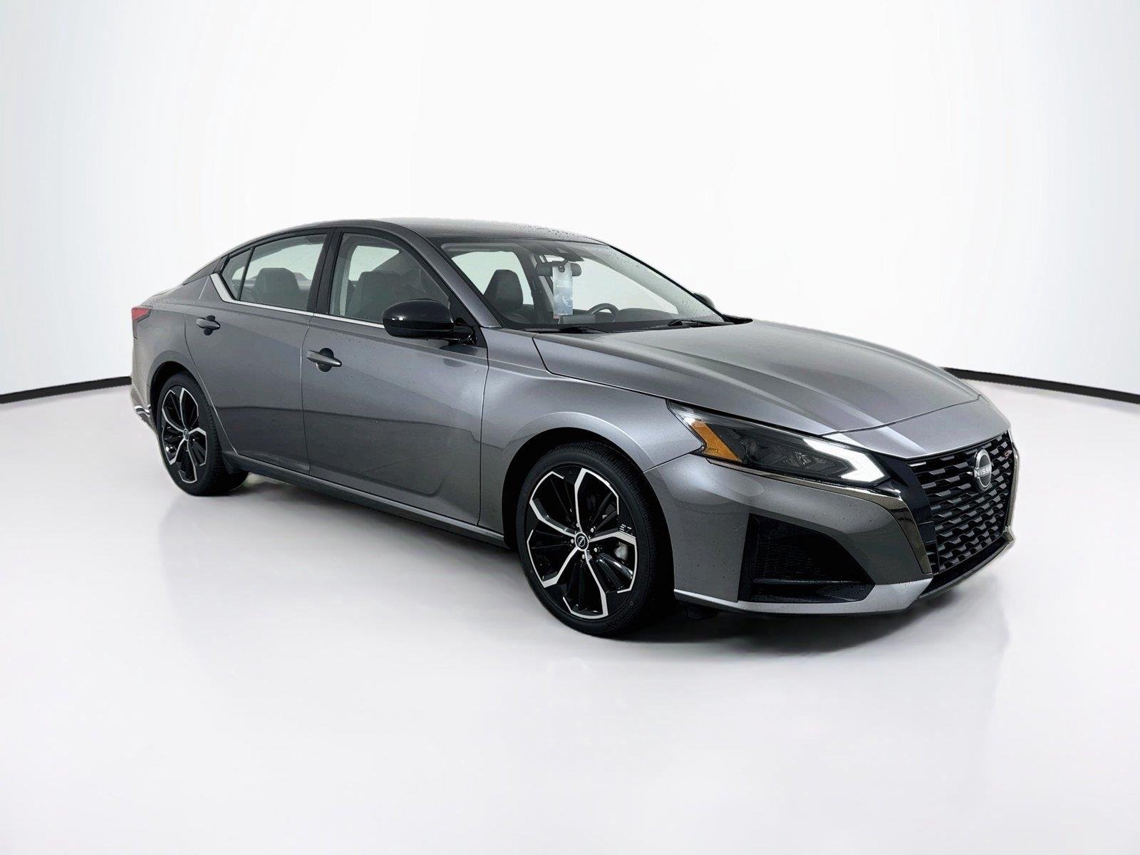 Used 2024 Gun Metallic Nissan 2.5 SR image 6