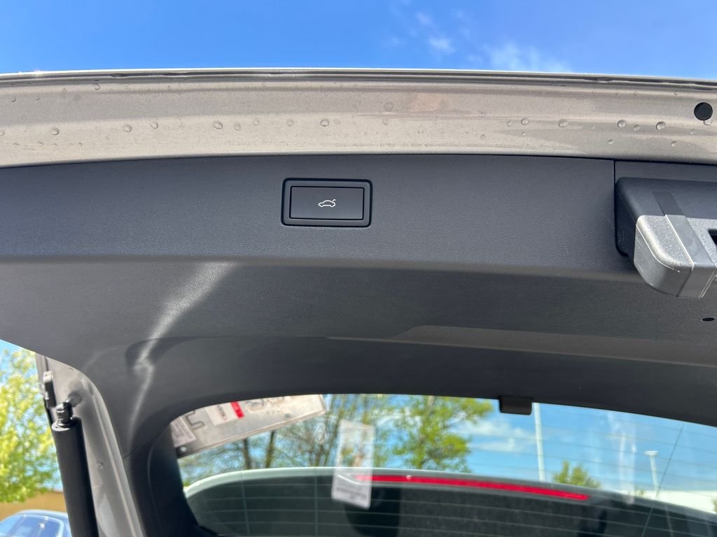 New 2026 Silver Volkswagen 2.0T SE image 15