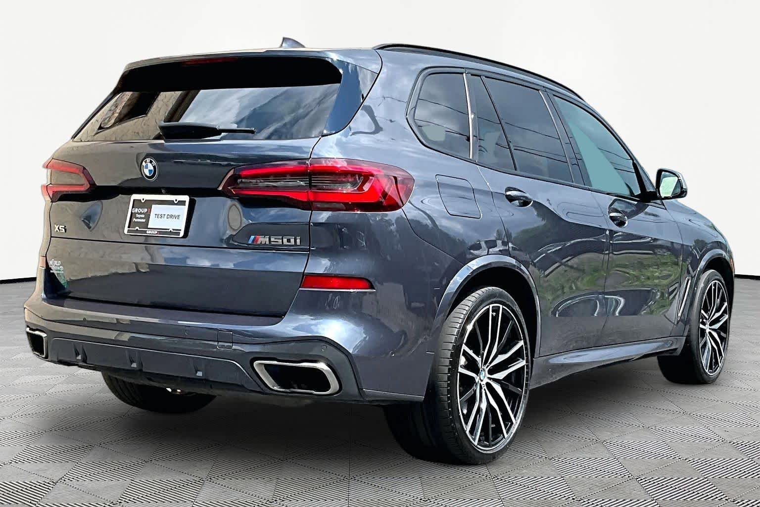 Used 2021 Arctic Gray Metallic BMW M50i image 13