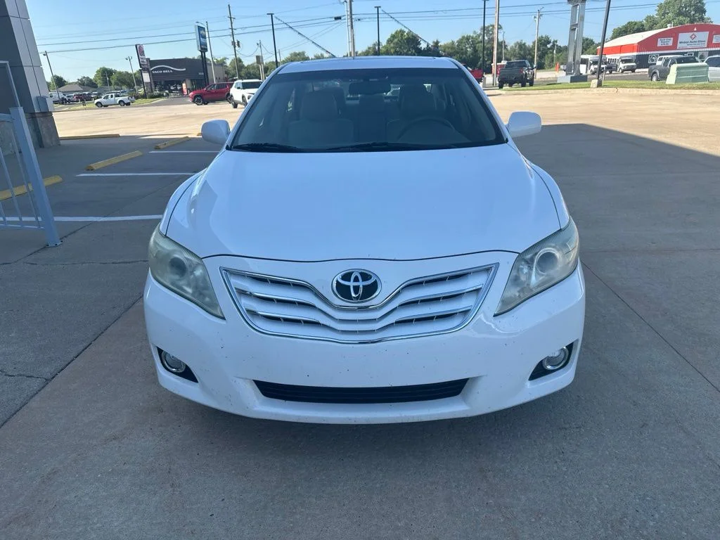 Used 2011 White Toyota XLE image 21
