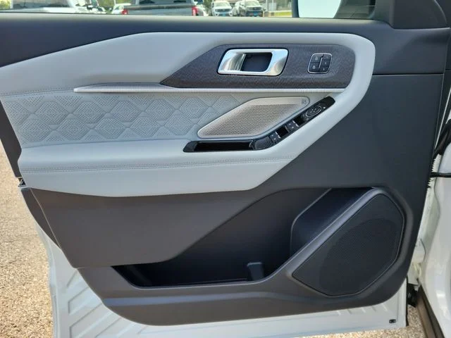 New 2026 Star White Metallic Tri-Coat Ford Platinum™ image 18