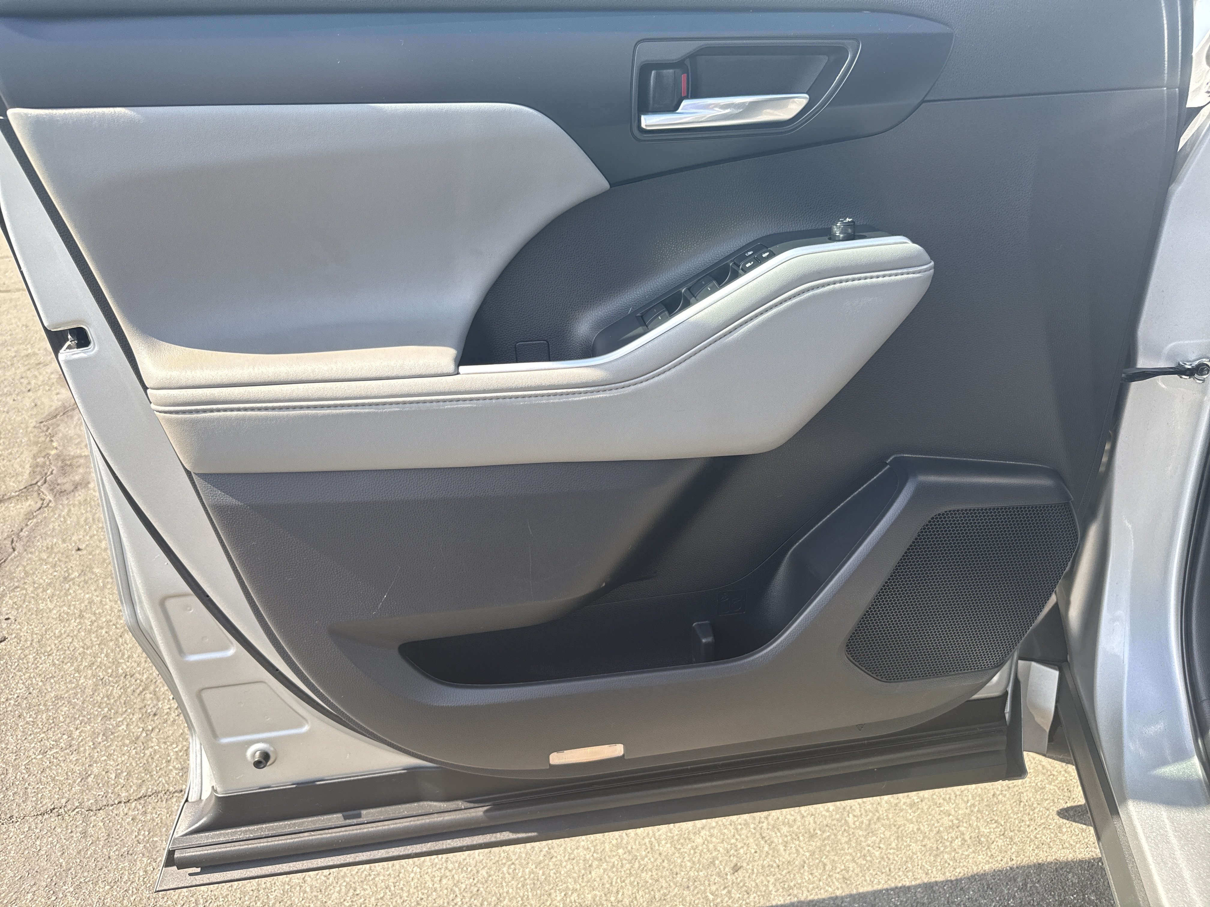 Used 2022 Celestial Silver Metallic Toyota XLE image 11