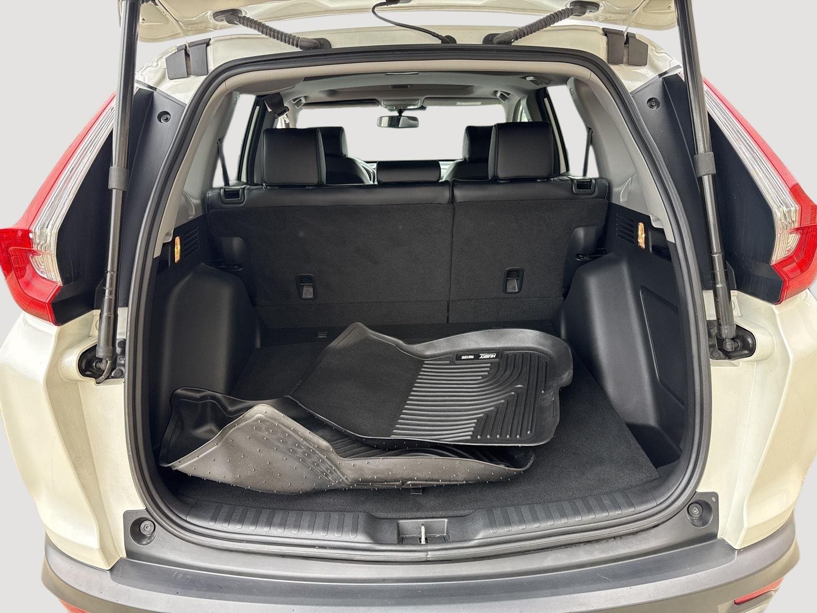 Used 2018 White Diamond Pearl Honda Touring image 6