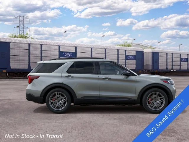 New 2027 Avalanche Gray Ford ST-Line image 5