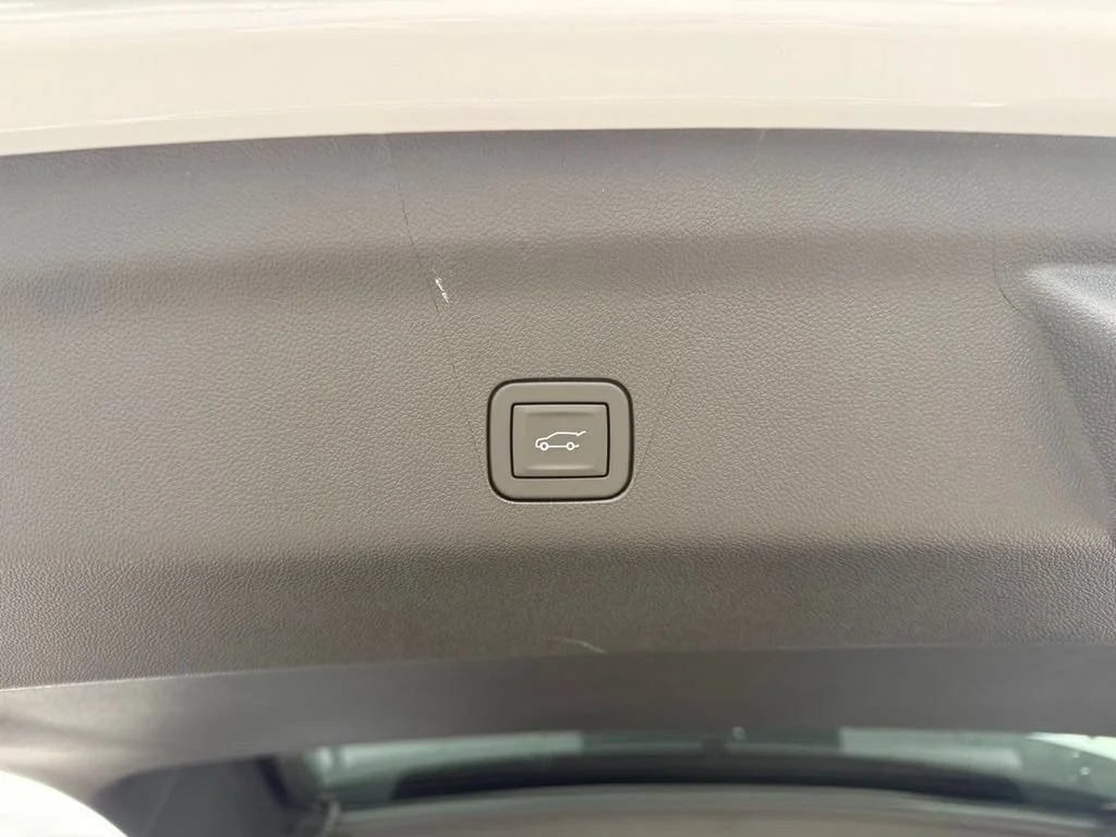 New 2026 Glacier White Tricoat GMC Denali Ultimate image 37