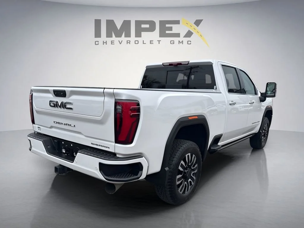 Used 2024 White Frost Tricoat GMC Denali Ultimate image 5
