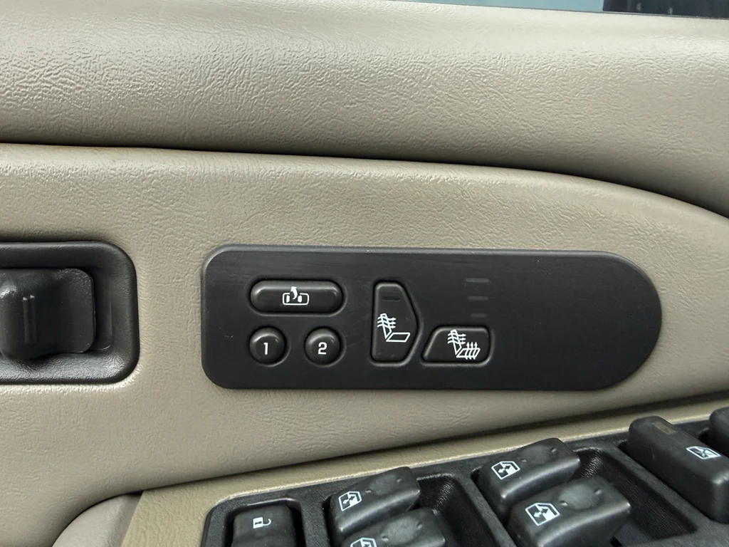 Used 2005 Maroon GMC SLT image 17
