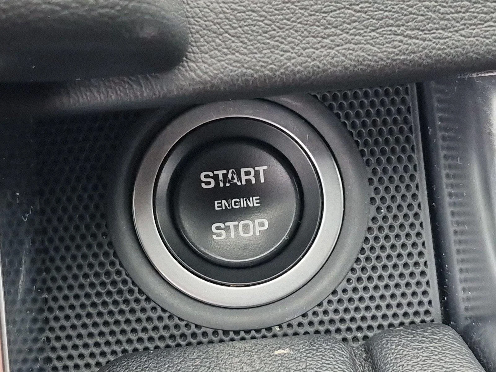 Used 2018 Fuji White Land Rover SE image 29