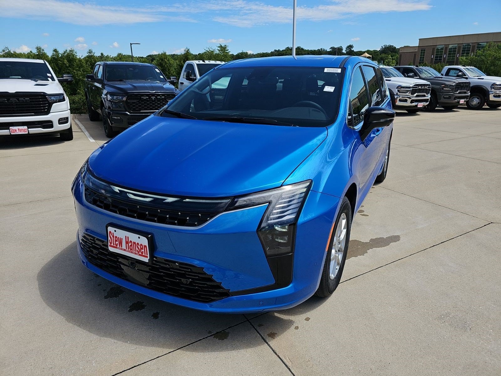 2027 Chrysler Pacifica Select's photo