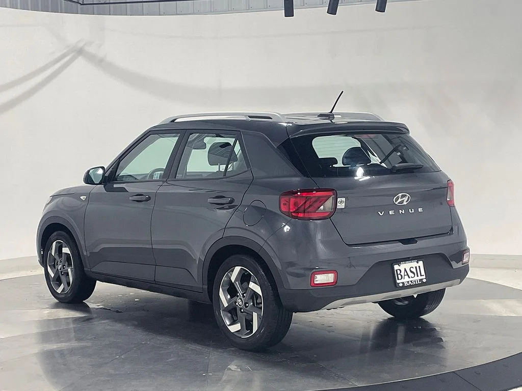 Used 2023 Gray Hyundai SEL image 12