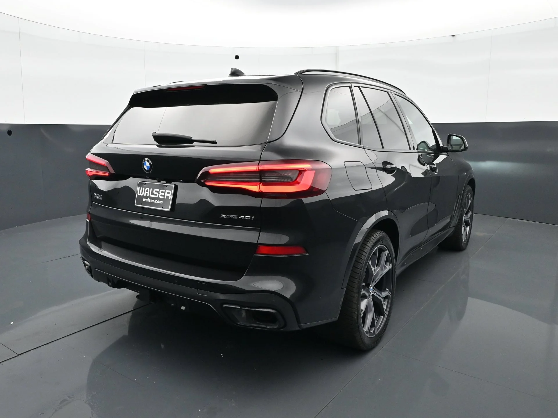 Used 2022 Black Sapphire Metallic BMW xDrive40i image 6