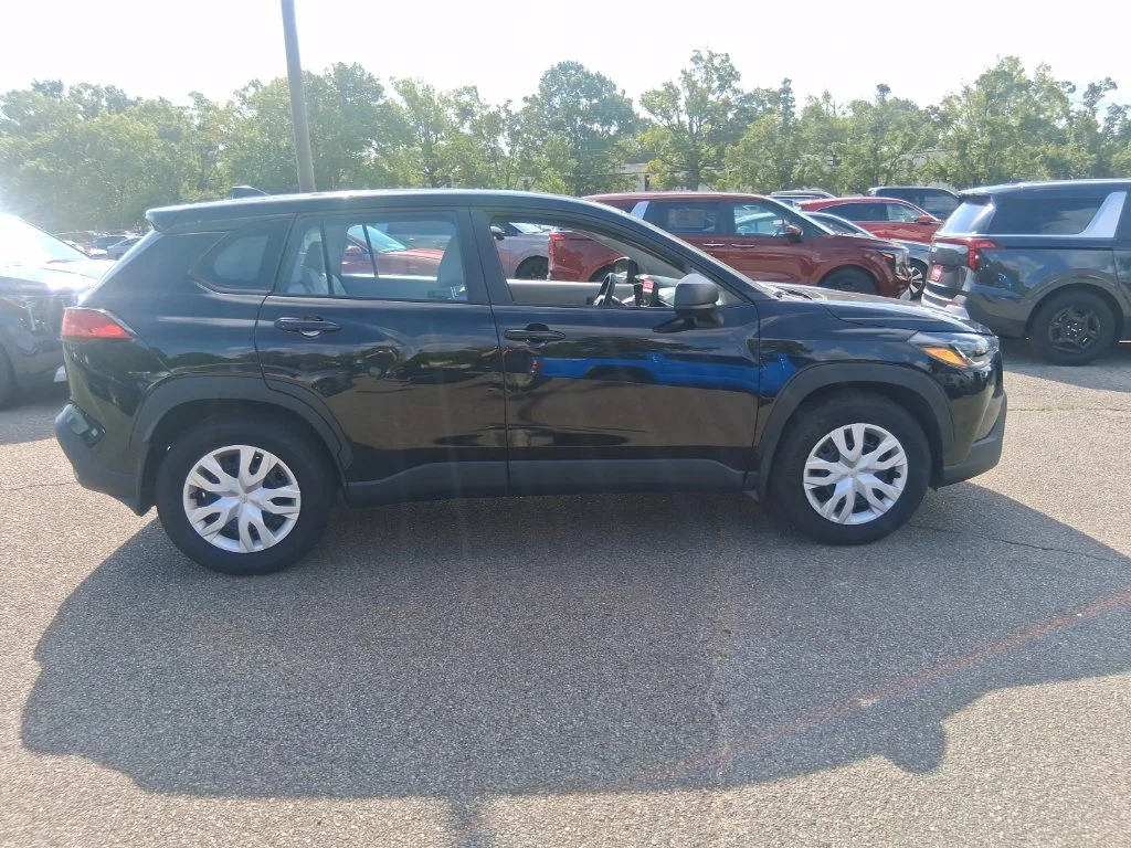 Used 2025 Black Toyota L image 4