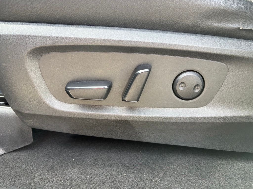Used 2023 White Nissan SL image 16