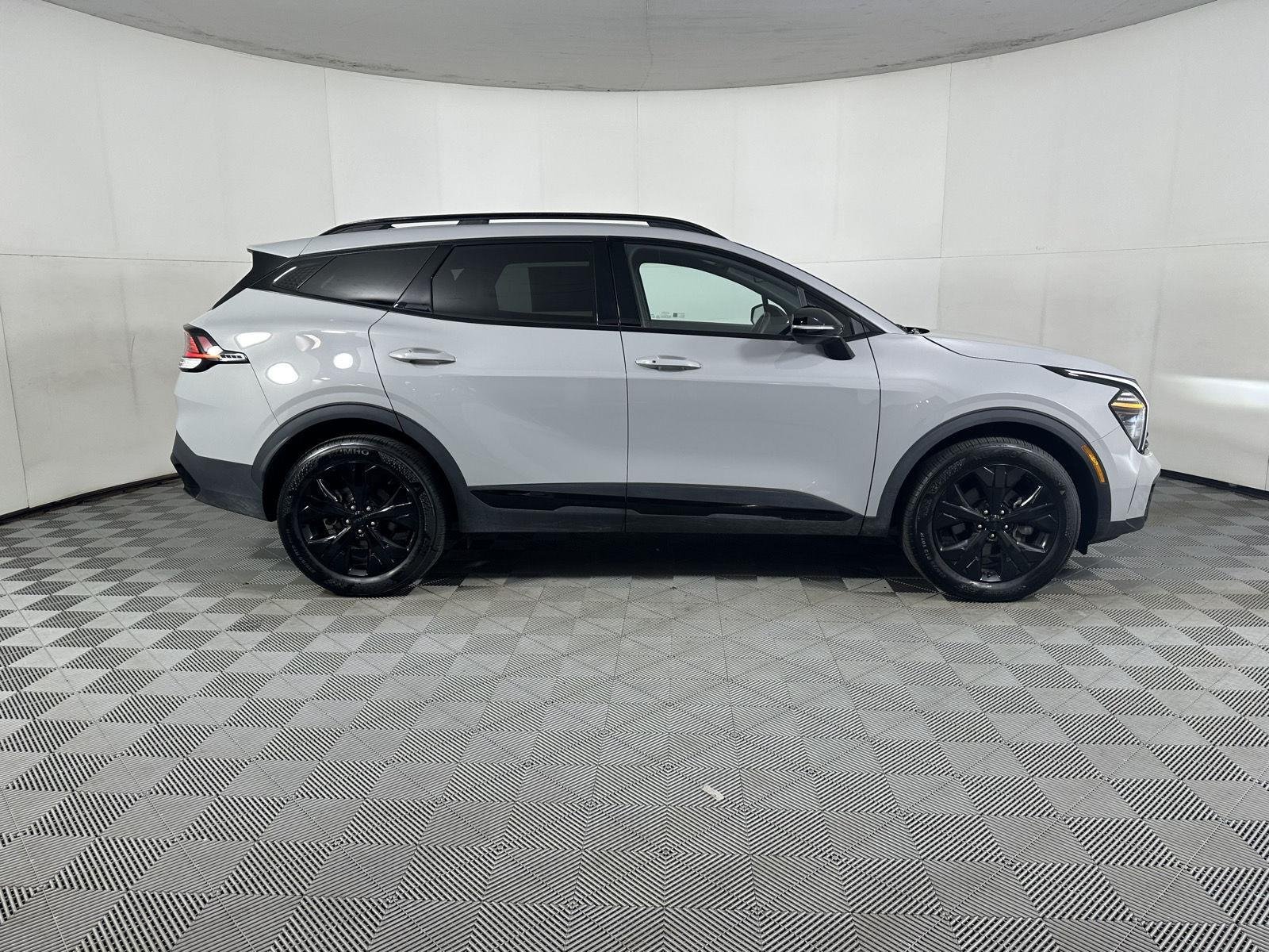 Used 2025 Wolf Gray Kia X-Line image 8