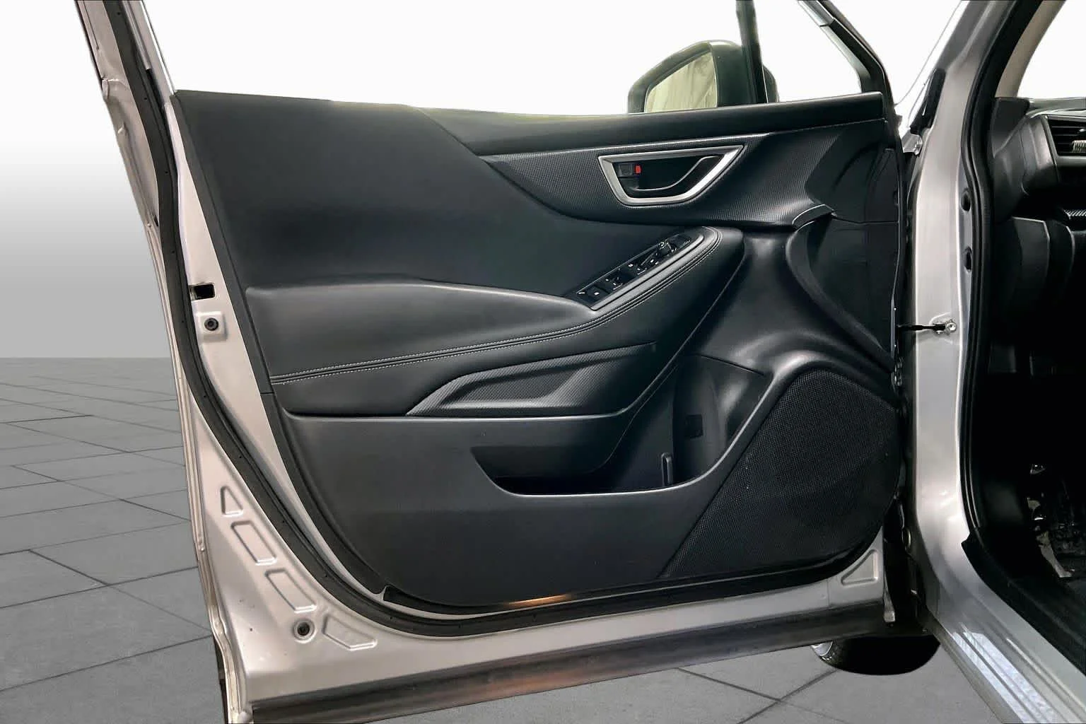 Used 2020 Ice Silver Metallic Subaru  image 21