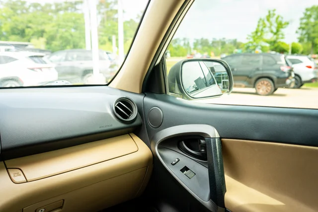 Used 2012 Super White Toyota Base image 29