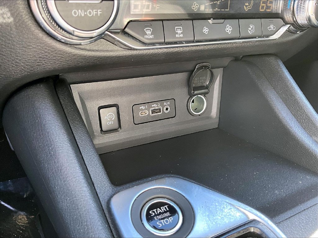 Used 2025 Electric Blue Metallic/Super Black Nissan SR image 27
