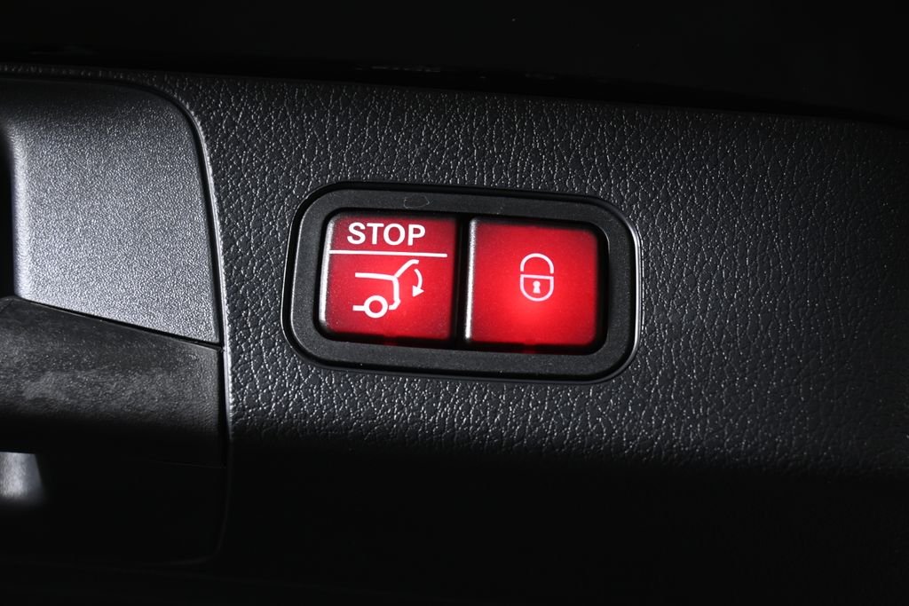 Used 2026 Night Black Mercedes-Benz GLB 250 image 36