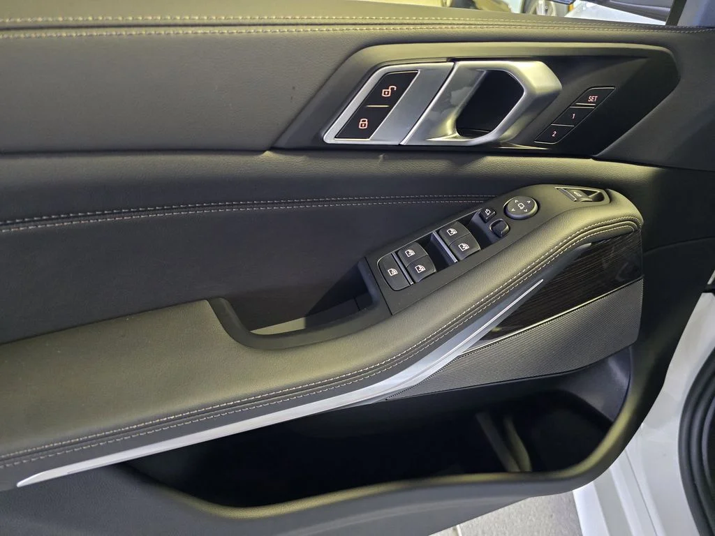 Used 2026 Alpine White BMW sDrive40i image 18