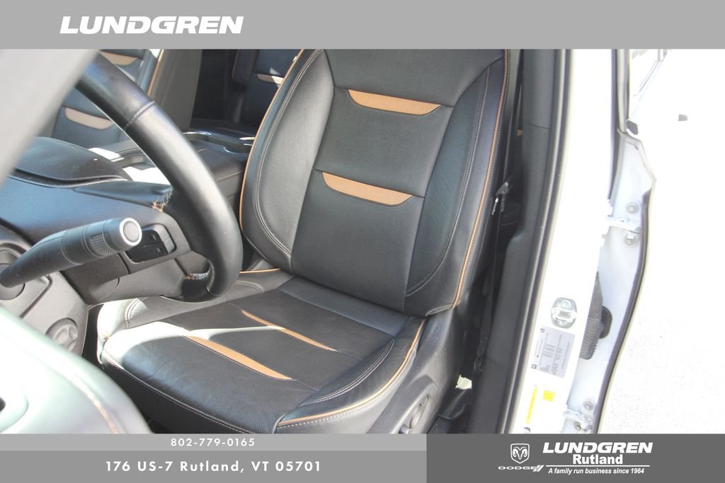 Used 2023 White GMC AT4 image 17