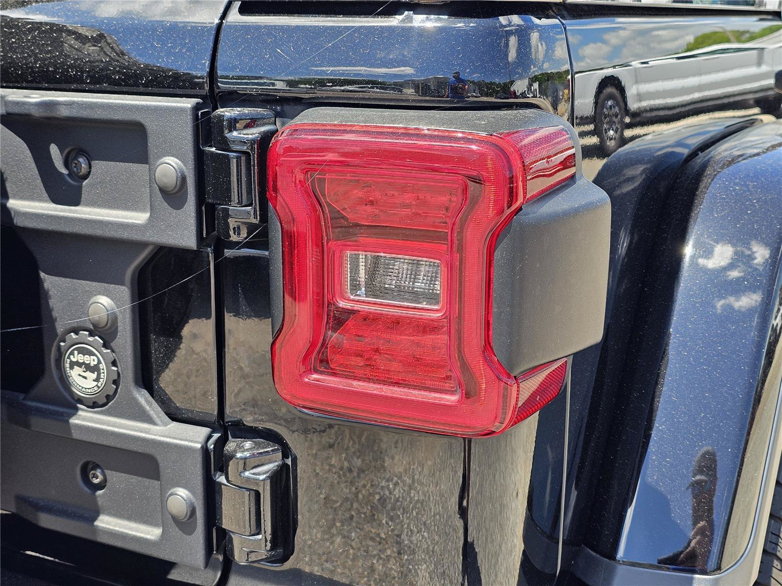 Certified Used 2020 Black Clearcoat Jeep Recon image 11