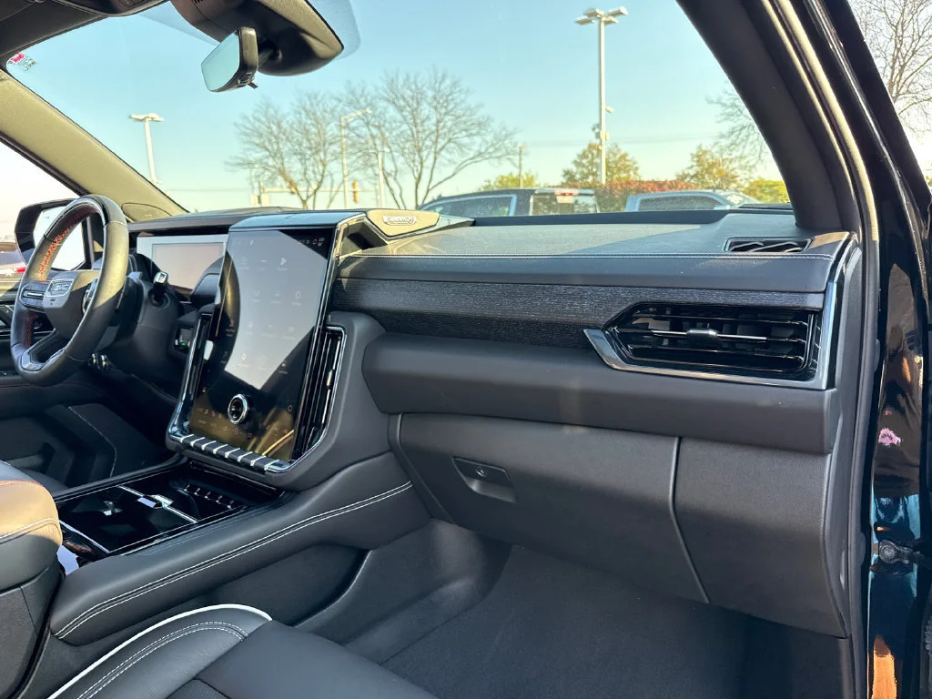 2025 GMC Yukon AT4 Ultimate - Photo 41