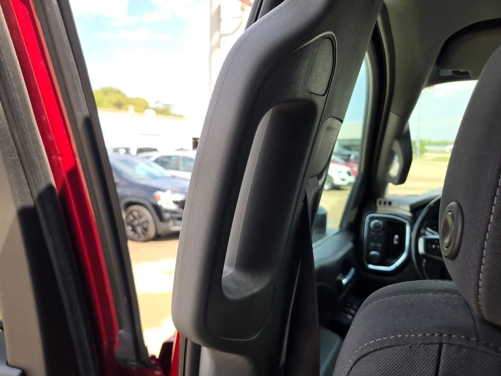 Used 2020 Red Chevrolet LT image 28