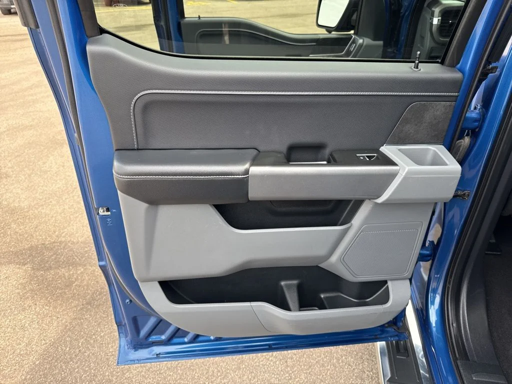 Used 2024 Atlas Blue Metallic Ford XLT image 33