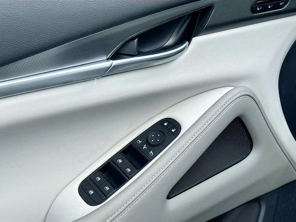 New 2027 RADIANT WHITE INFINITI Pure FWD image 18