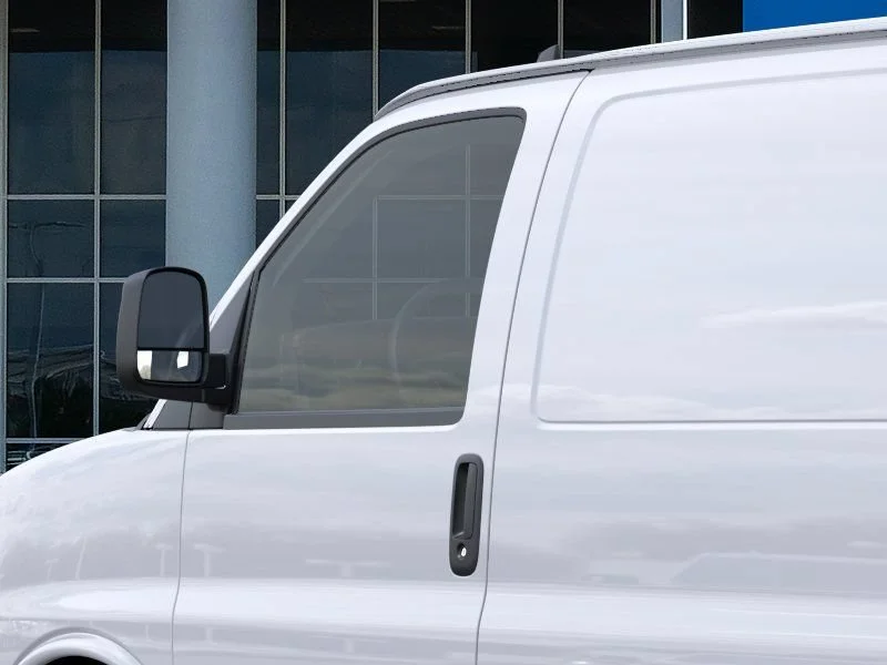 New 2025 Summit White Chevrolet WT image 12