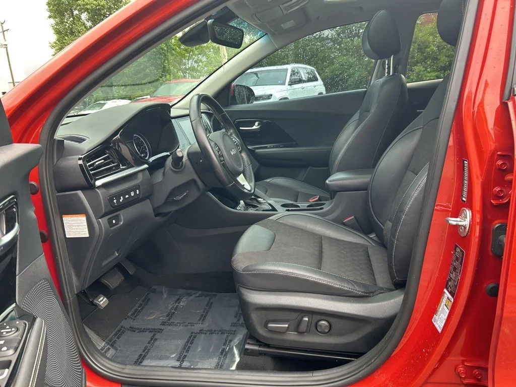Used 2022 Orange Kia LXS image 18