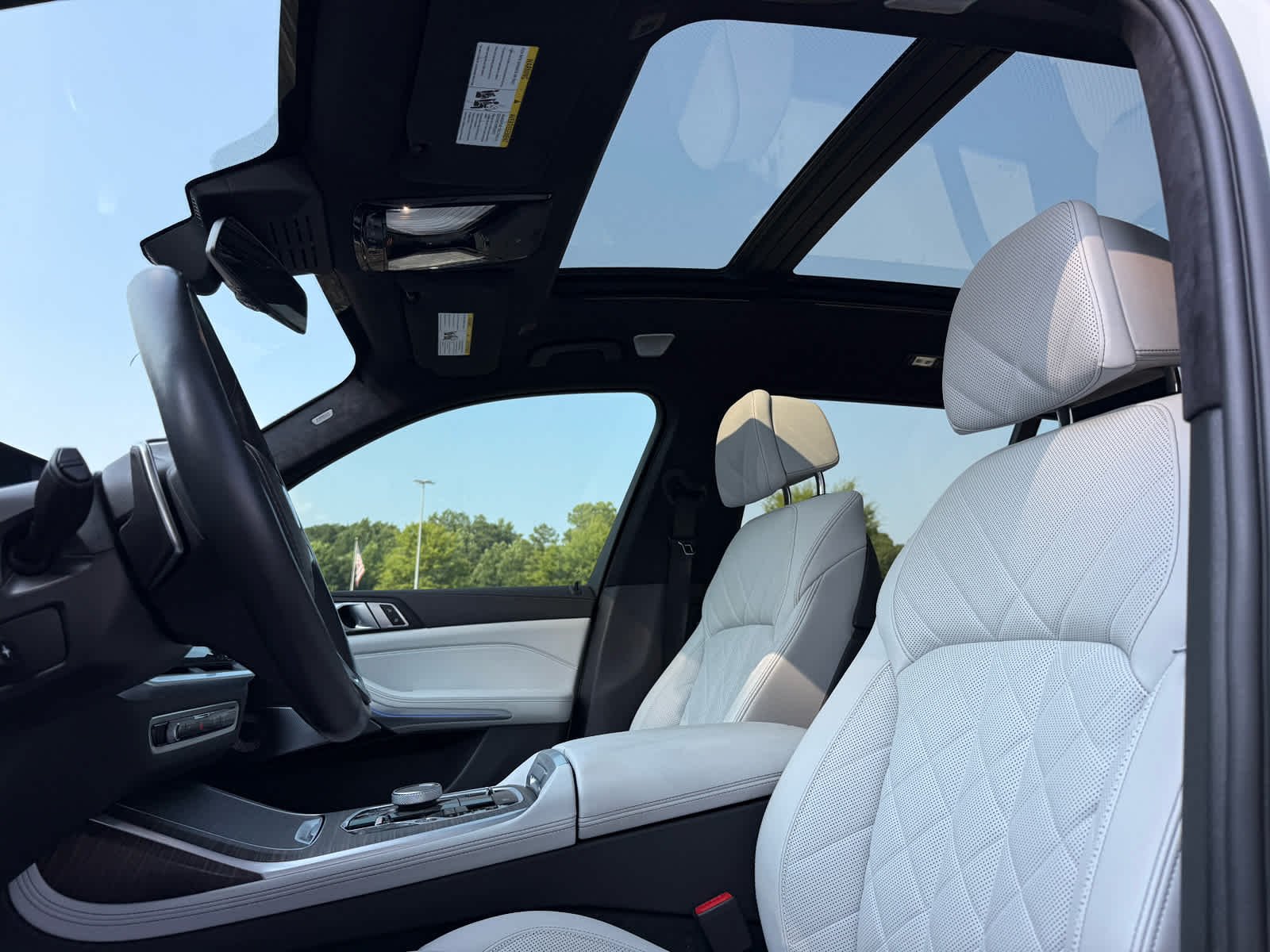 Certified Used 2024 Mineral White Metallic BMW xDrive40i image 22