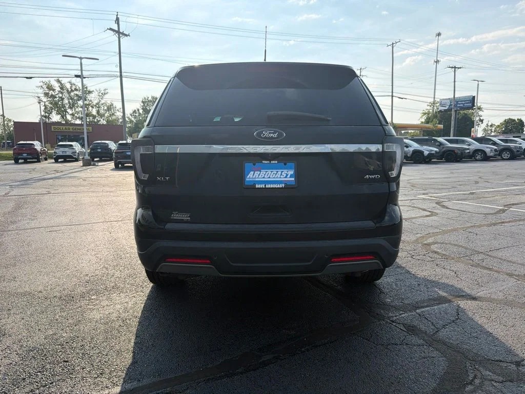 Used 2019 Black Ford XLT image 5