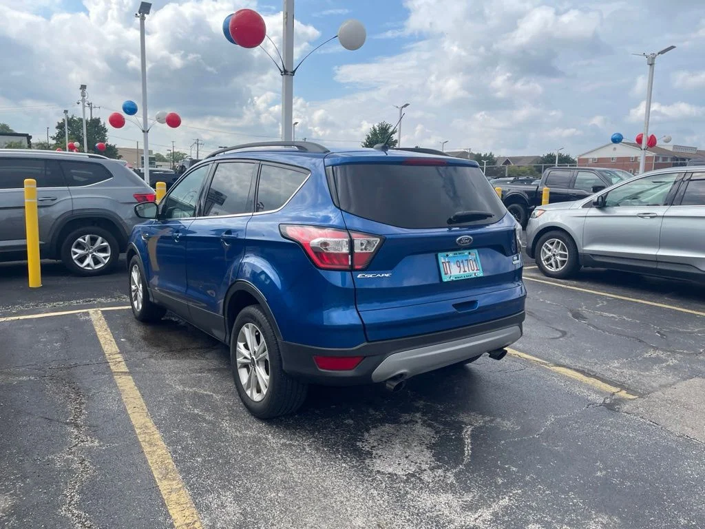 Used 2018 Blue Ford SE image 9