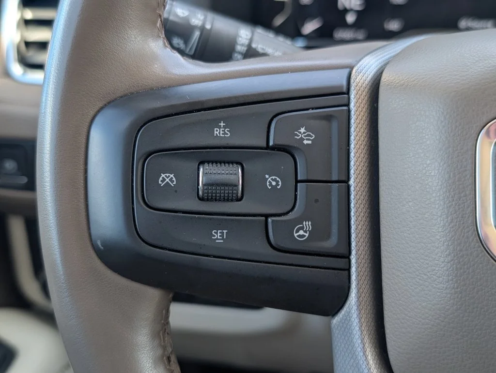 Used 2023 Green GMC Denali image 21
