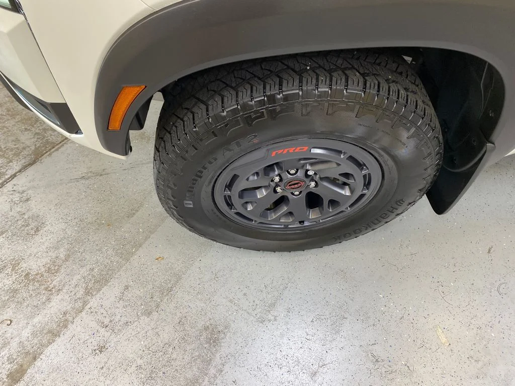 Used 2025 White Nissan PRO-4X image 11