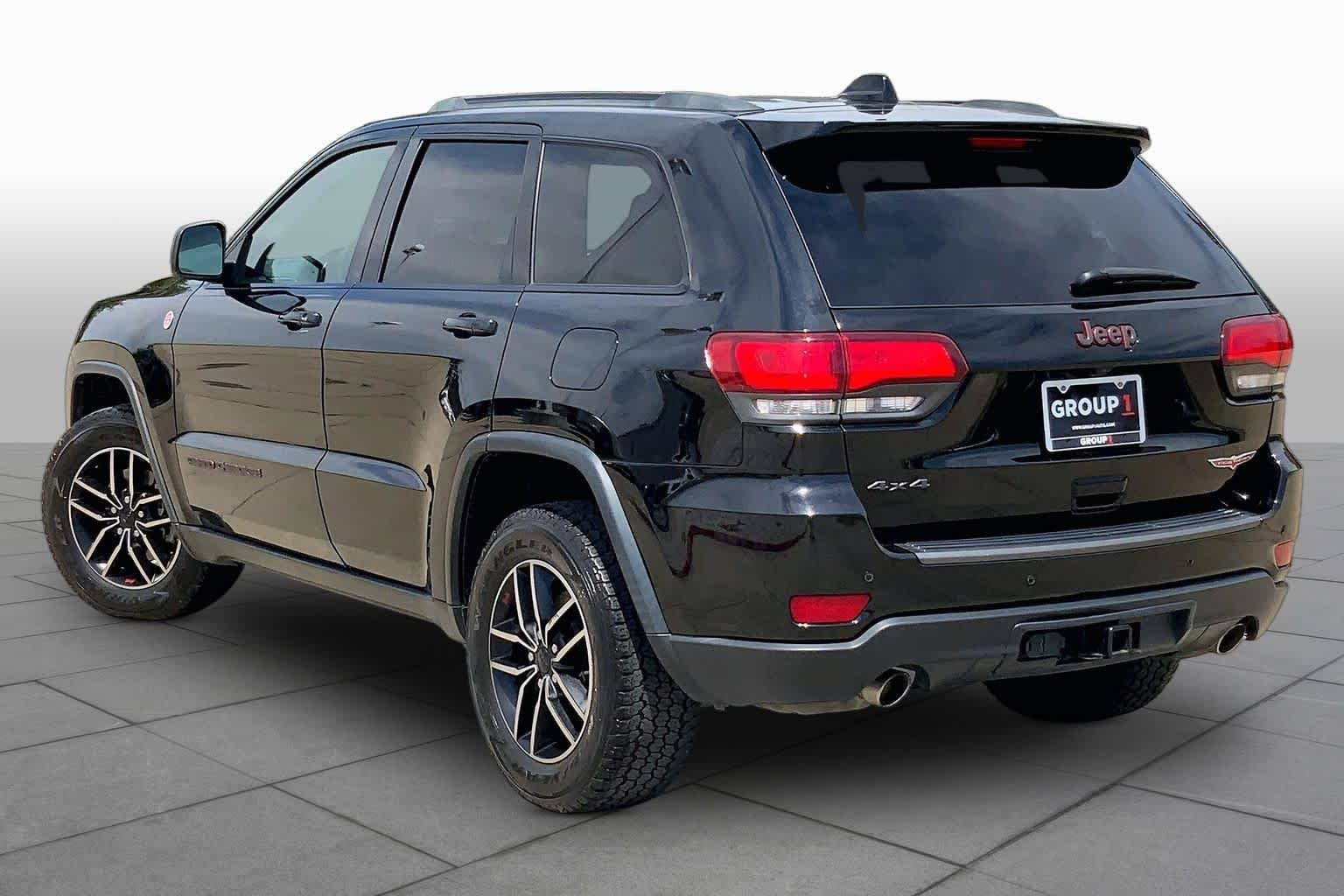 Used 2019 Diamond Black Crystal Pearlcoat Jeep Trailhawk image 11