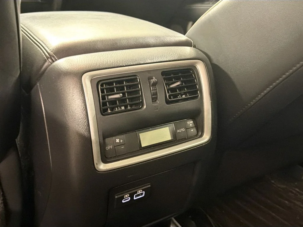 Used 2019 Liquid Platinum INFINITI LUXE image 26
