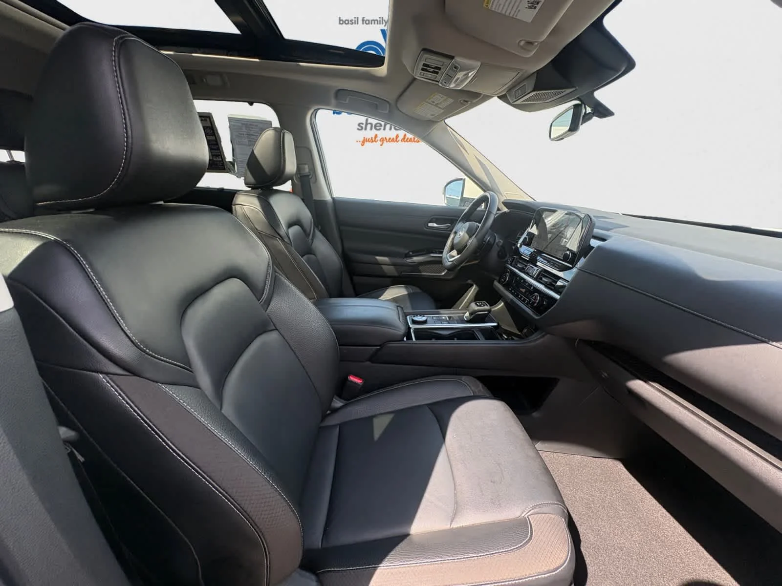 Used 2023 Pearl White Tricoat Nissan SL image 21