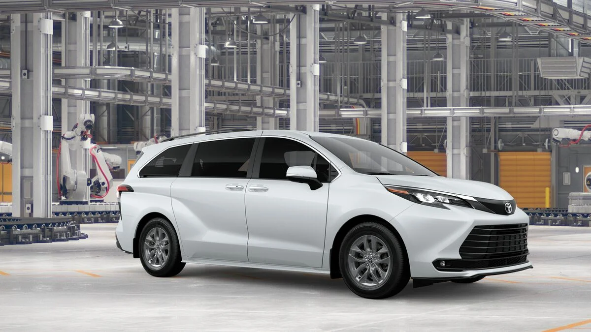 New 2026 Wind Chill Pearl Toyota XLE 8 Passenger image 14