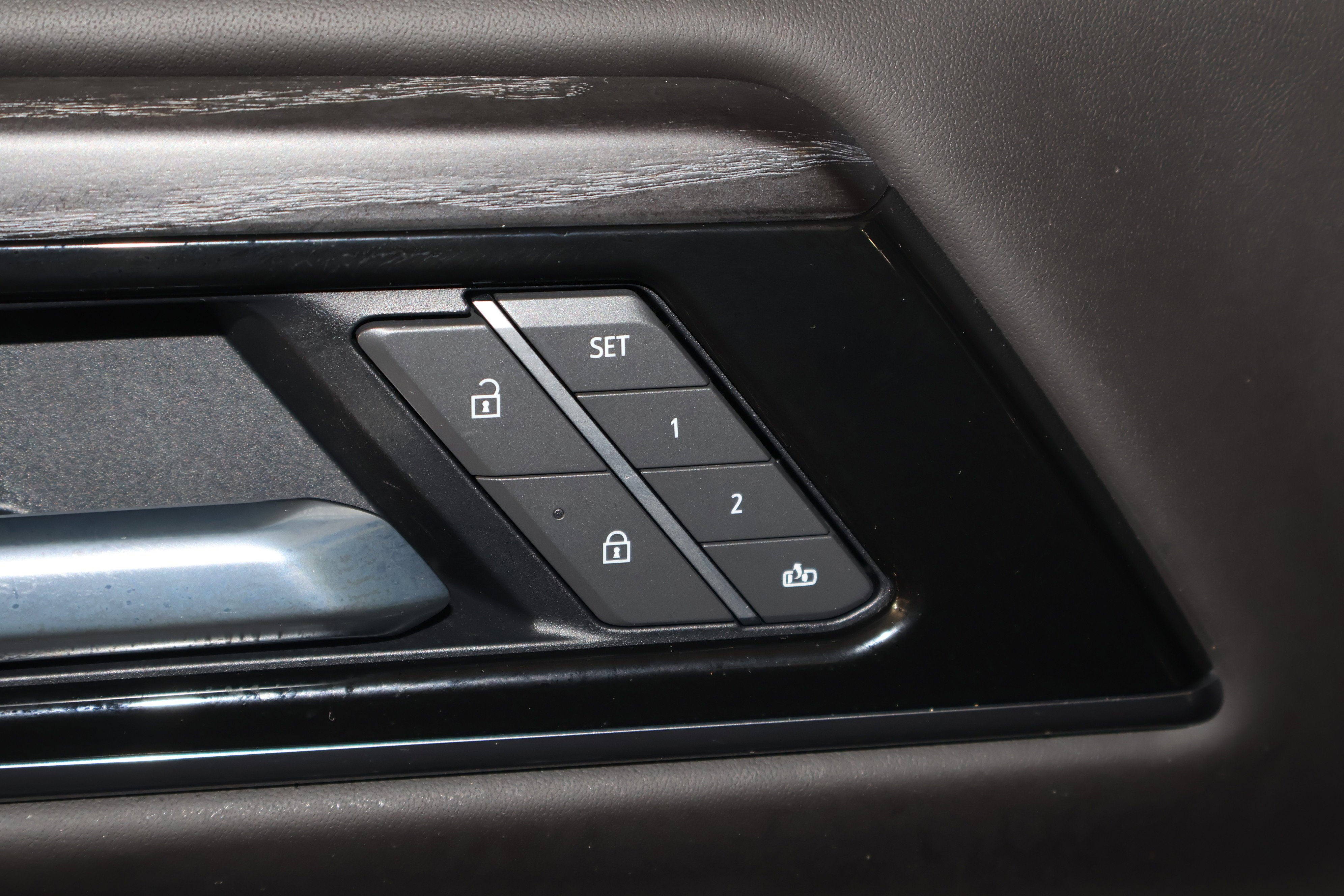 2025 GMC Yukon AT4 Ultimate - Photo 37