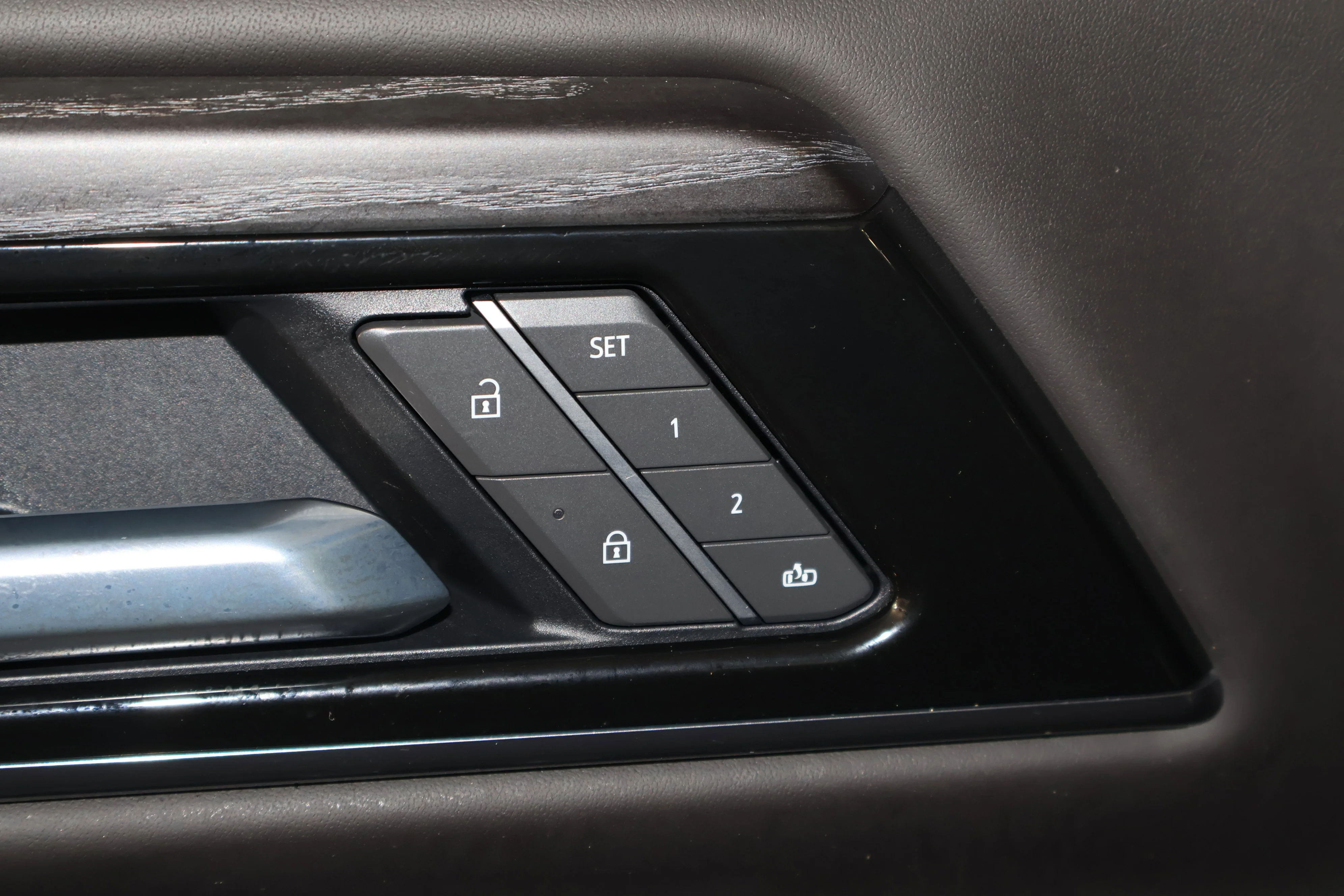 2025 GMC Yukon AT4 Ultimate - Photo 37