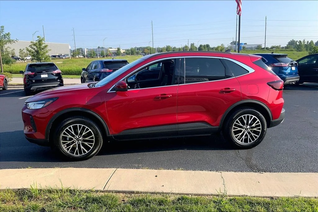 Used 2025 Red Ford Base image 12
