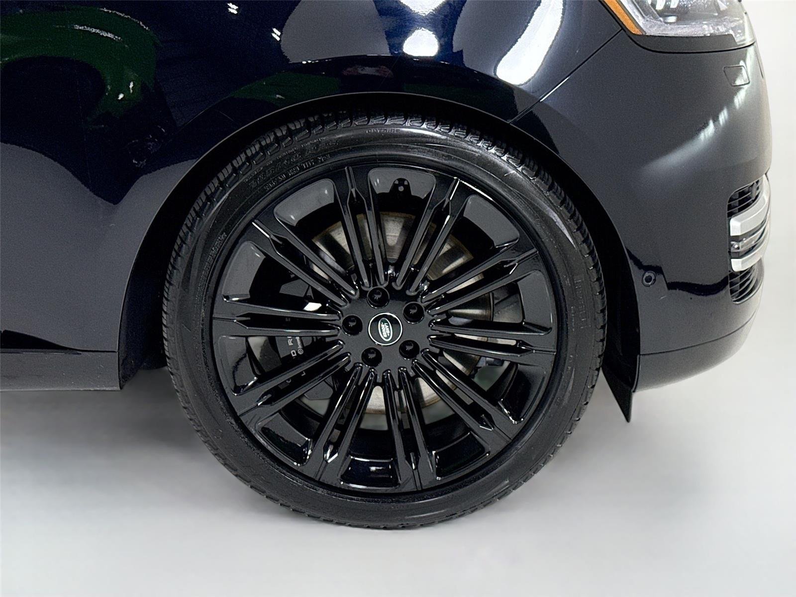 Used 2024 Ligurian Black SV Bespoke Ultra Metallic Gloss Land Rover Autobiography | Meridian 3D Sound | Rear TVs image 41