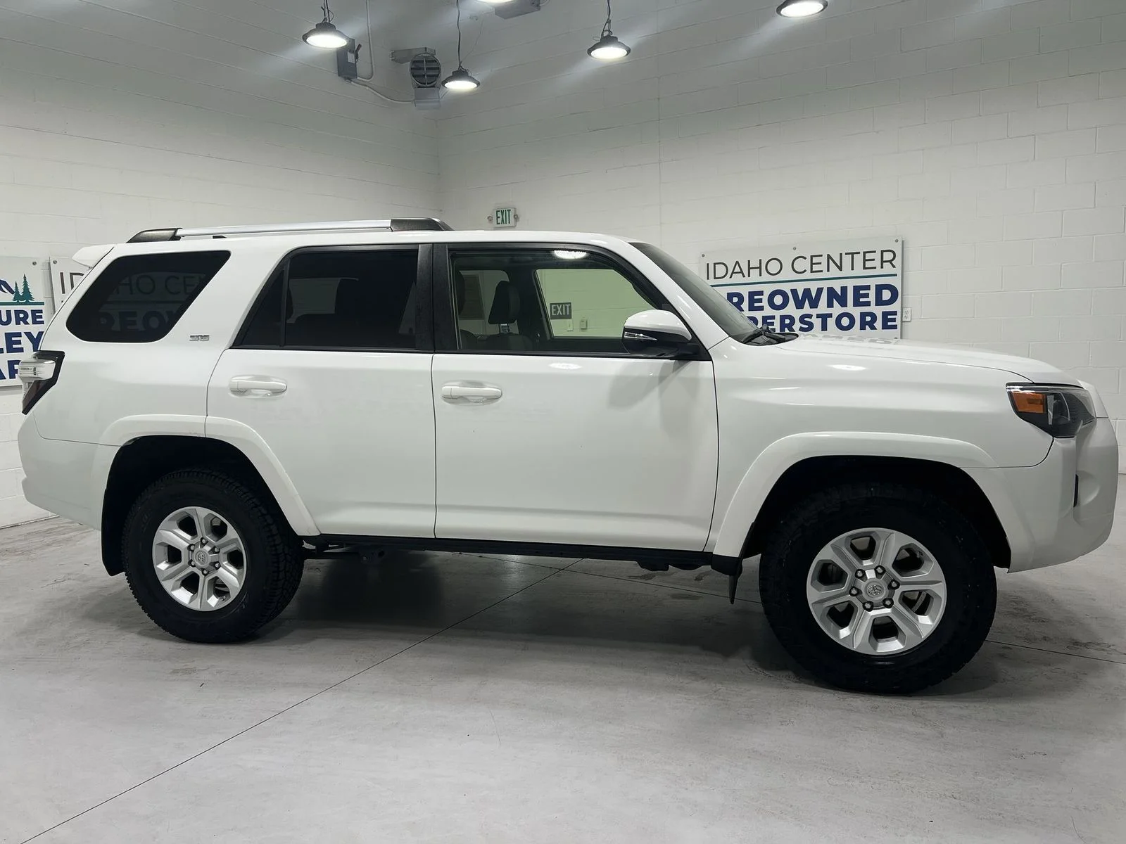 Used 2021 White Toyota SR5 Premium image 9