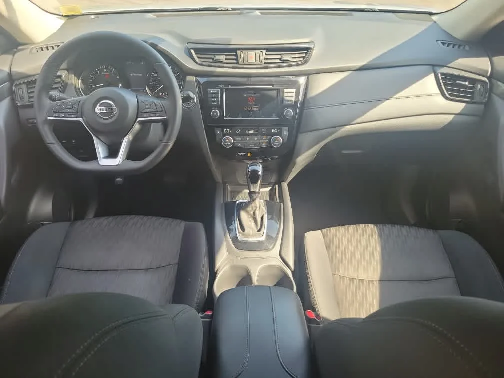 Used 2018 Brilliant Silver Nissan SV image 29