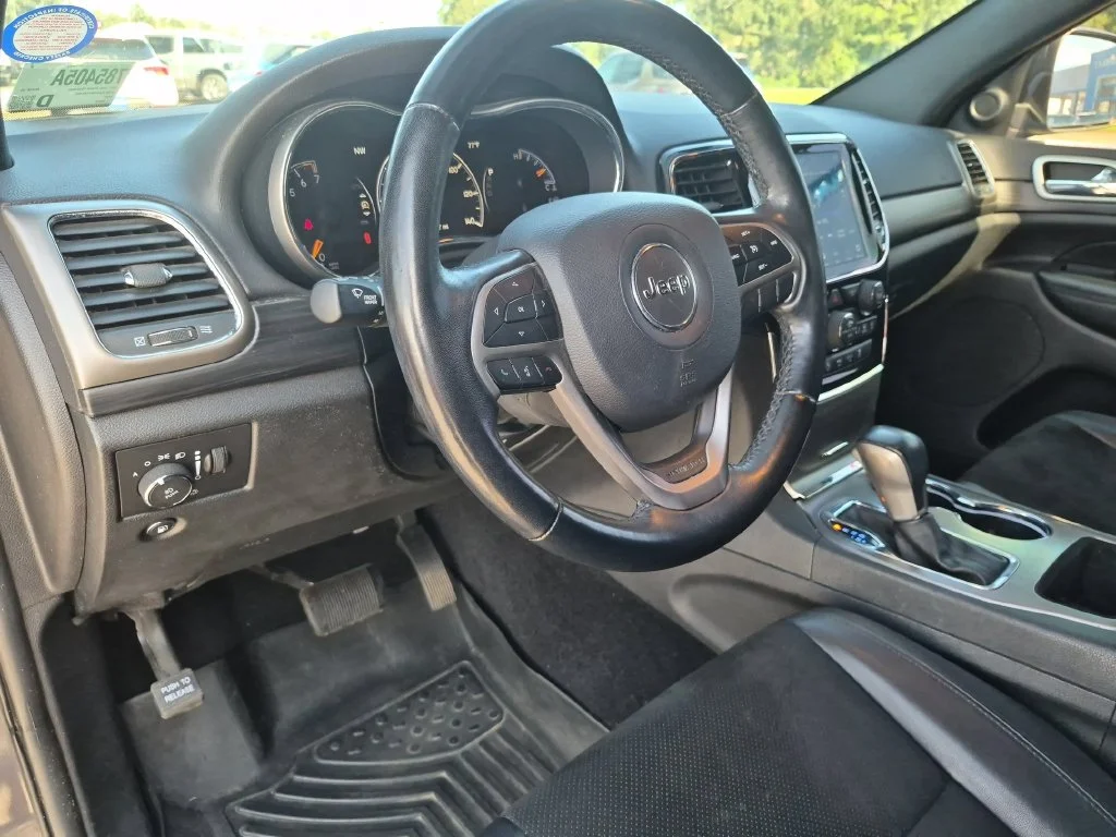 Used 2021 Gray Jeep Laredo X image 29