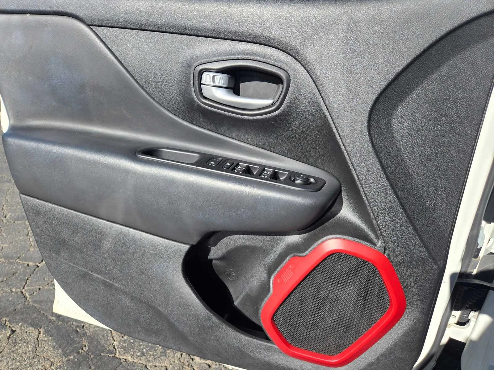 Used 2023  Jeep Trailhawk image 24