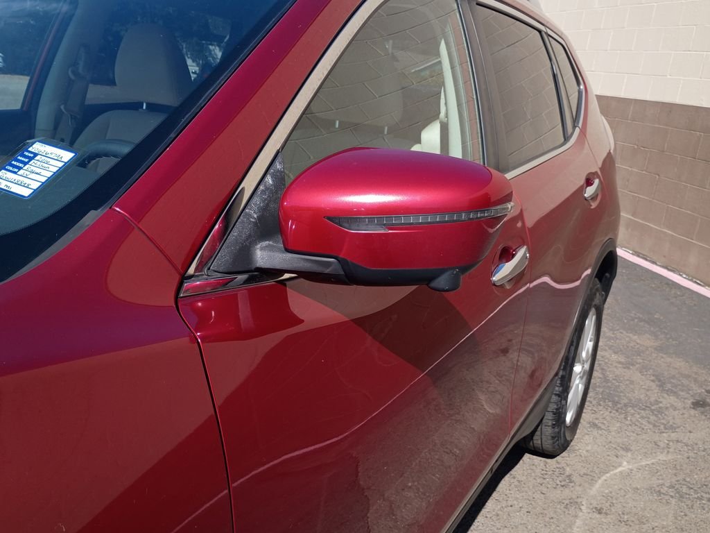 Used 2016 Cayenne Red Nissan SV image 9